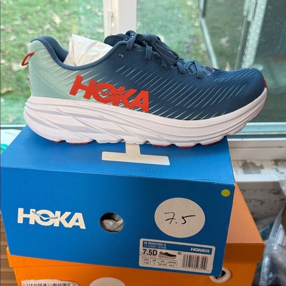 Athletic_Shoes